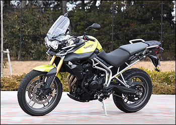 トライアンフ タイガー800 写真