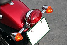 丸みを帯びたテールレンズやシンプルなウインカー。オーバーデコレーションではない必要最低限の装備である。