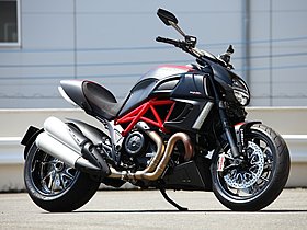 ドゥカティ DIAVEL Carbon 写真