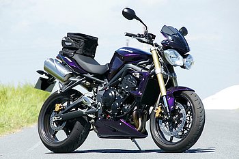 トライアンフ ストリートトリプル 写真