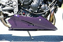 純正オプションのアンダーカウル。ドレスアップ効果とともに高速走行における整流効果も期待できる。車体色とコーディネイトできるカラーバリエーションを用意。