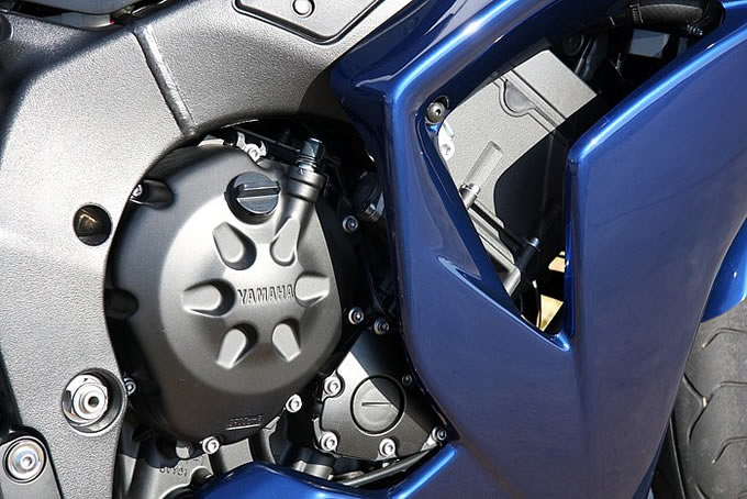 ヤマハ FZ1 フェザー GT – フルカウルをはじめとした快適装備を追加 試乗インプレ・レビュー バイクブロス