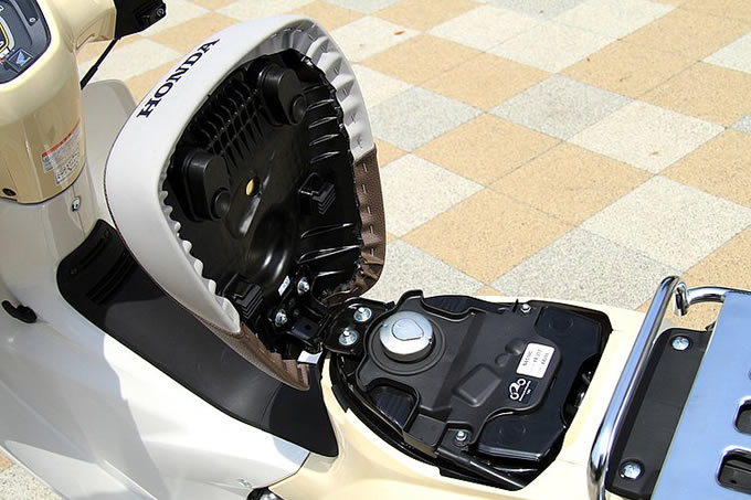 ホンダ スーパーカブ50（2012）の画像