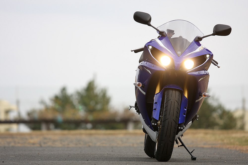 ヤマハ YZF-R1 – レースの世界でも活躍するヤマハ最速マシン 試乗 ...