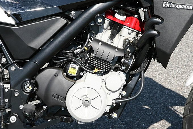 スクバーナ TR650ストラーダの画像