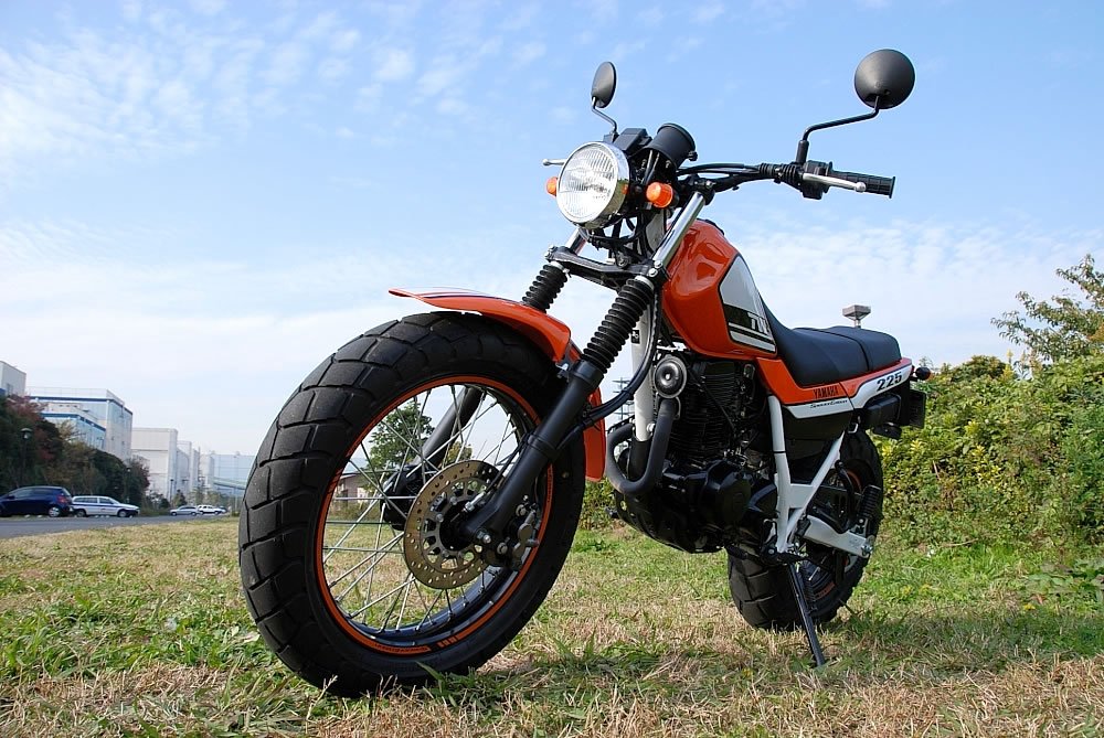 ヤマハ TW225E 20th Anniversary Special Edition – 上質な佇まいの20周年記念モデル 試乗インプレ・レビュー  オフロードバイクならバイクブロス