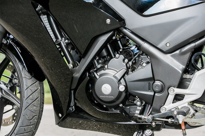 ホンダ CBR250R（2014）の画像