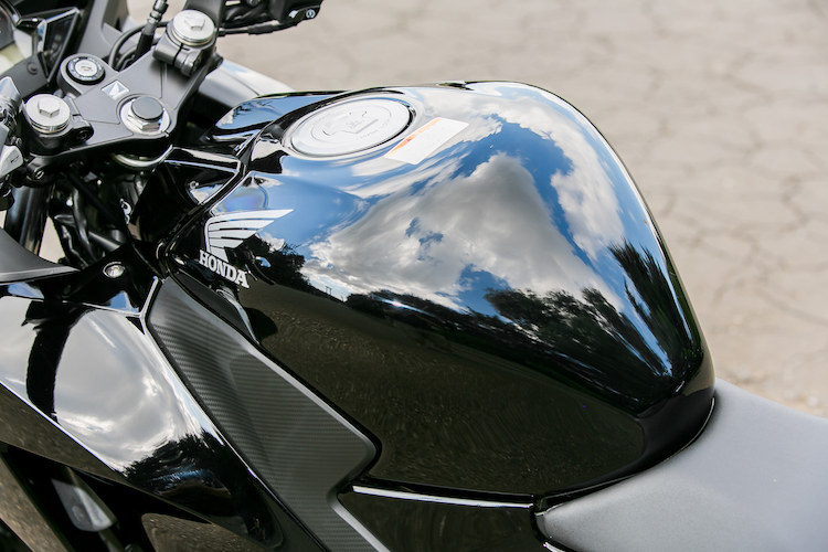 ホンダ CBR250R（2014）の画像