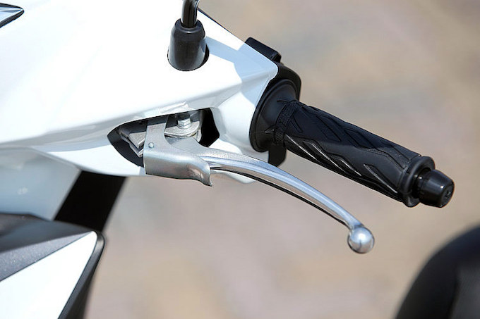 スズキ アドレス110（2015） – 低燃費と使い勝手に加え、125ccに匹敵 