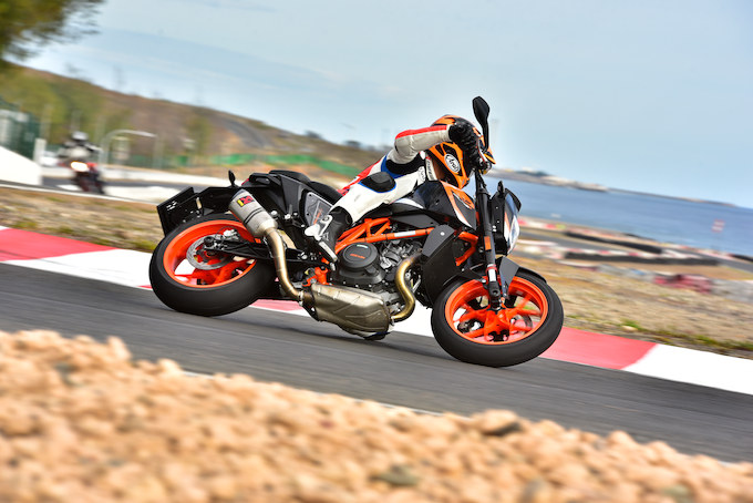 KTM 690 DUKE（2016）の試乗インプレッション