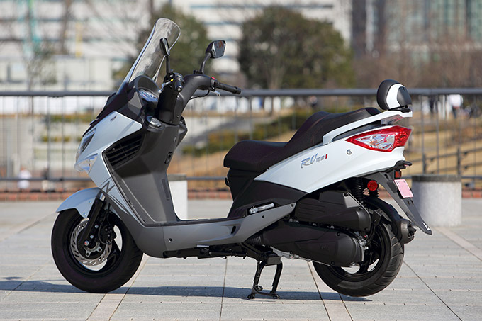 SYM RV125i（2017-） – ワンランク上の風格が漂うビッグな125ccスクーター 試乗インプレ・レビュー-バイクブロス