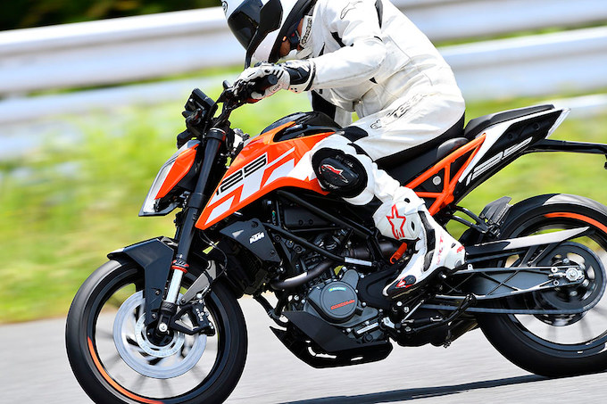 Ktm 125 デューク 17 小型二輪クラスでありながら妥協なきパフォーマンスを発揮 試乗インプレ レビュー 原付 ミニバイクならバイクブロス