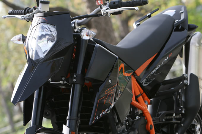 KTM 690 SUPERMOTO Rの画像