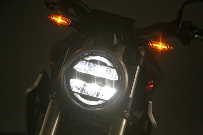 Cb250r試乗記 車重144kg その軽さは正義だ 街中でもドキドキできる俊足ランナー 試乗インプレ レビュー バイクブロス