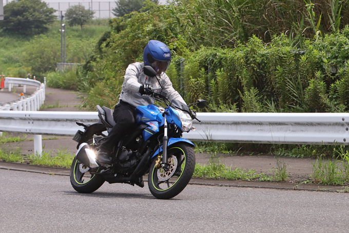 【スズキ GIXXER（ジクサー）試乗記事】注目の“軽軽2輪”クラスに君臨する人気モデルの画像