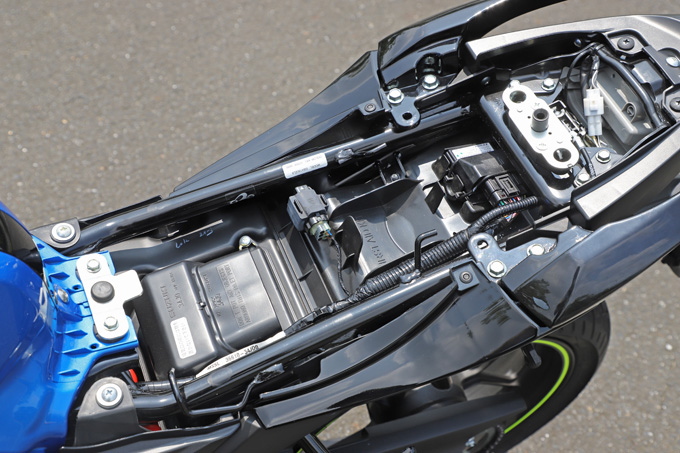 【スズキ GIXXER（ジクサー）試乗記事】注目の“軽軽2輪”クラスに君臨する人気モデルの画像