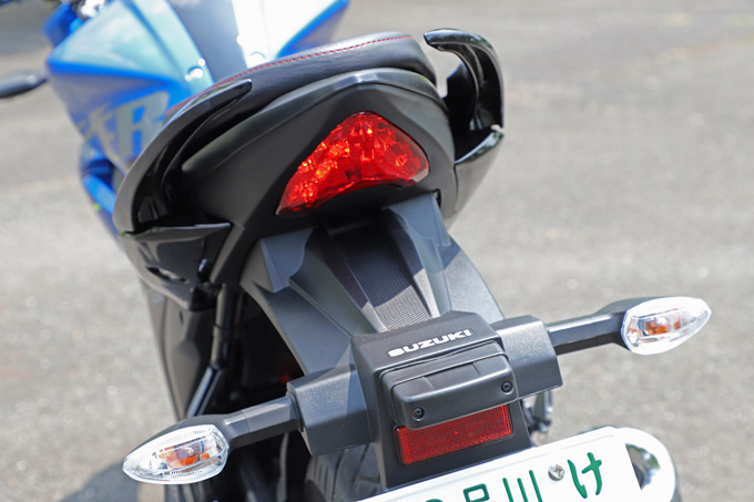 【スズキ GIXXER（ジクサー）試乗記事】注目の“軽軽2輪”クラスに君臨する人気モデルの画像