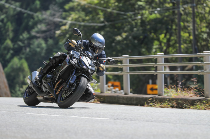 【カワサキ Z1000 試乗記】独自の道を歩み続けるスポーツネイキッドの画像の試乗インプレッション