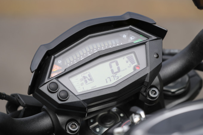 【カワサキ Z1000 試乗記】独自の道を歩み続けるスポーツネイキッドの画像の試乗インプレッション