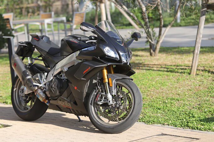 【アプリリア RSV4 1100 ファクトリー】排気量アップとウイングレットを装着し乗りやすさと速さを極めたストリート・スーパーバイクの画像