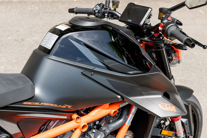 【KTM 1290スーパーデュークR 試乗記】 第3世代に進化した、KTM製オンロードスポーツの旗艦の17画像