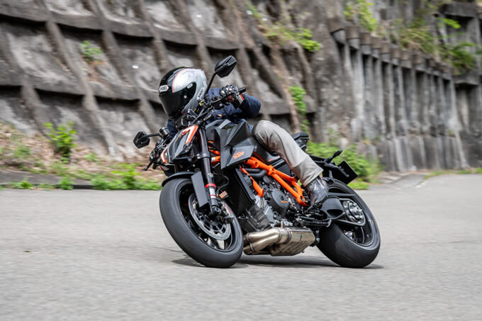 Ktm 1290スーパーデュークr 試乗記 第3世代に進化した Ktm製オンロードスポーツの旗艦 試乗インプレ レビュー バイクブロス