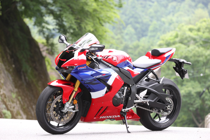 【ホンダ CBR1000RR-R ファイアーブレード SP 試乗記】保安部品を装備しても、乗り味は本気の市販レーサーの03画像