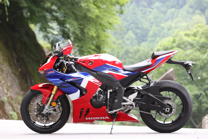 【ホンダ CBR1000RR-R ファイアーブレード SP 試乗記】保安部品を装備しても、乗り味は本気の市販レーサーの07画像