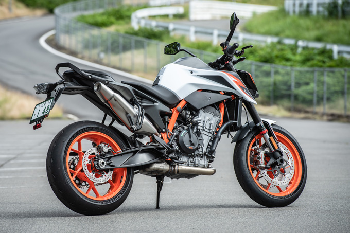 【KTM 890デュークR 試乗記】超軽くて俊敏で足もイイ！コーナーを鋭く切り取る「超外科用メス」の実力とは！？の02画像