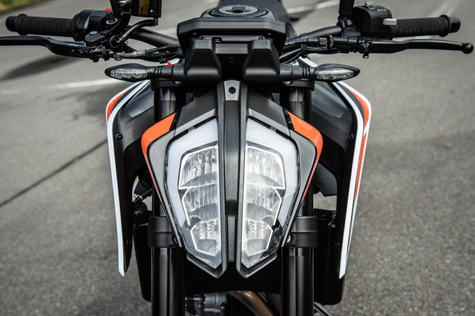 【KTM 890デュークR 試乗記】超軽くて俊敏で足もイイ！コーナーを鋭く切り取る「超外科用メス」の実力とは！？の12画像