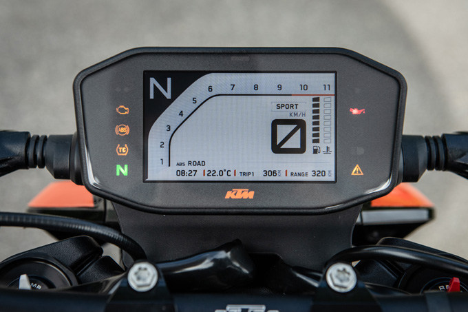 【KTM 890デュークR 試乗記】超軽くて俊敏で足もイイ！コーナーを鋭く切り取る「超外科用メス」の実力とは！？の20画像