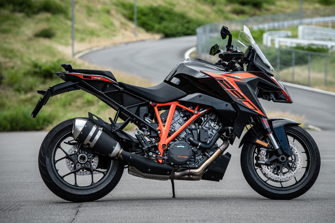 【KTM 1290スーパーデュークGT試乗記】とんでもなくスポーティな大陸横断ツアラーだの04画像