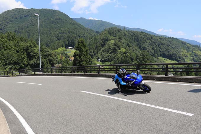 【ヤマハ YZF-R1 試乗記】堅実な仕様変更で、ライバル勢を迎撃の10画像