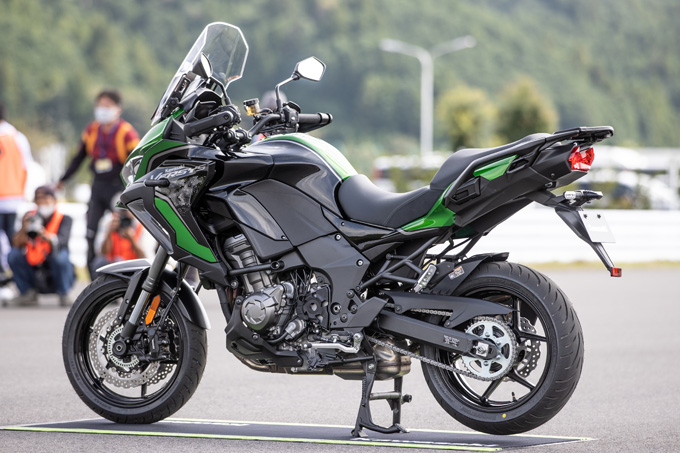 【カワサキ　VERSYS 1000 SE 試乗記】バイクの楽しさはそのまま、疲れを軽減するSHOWAスカイフックテクを採用した2021年式欧州モデルをインプレッションの04画像
