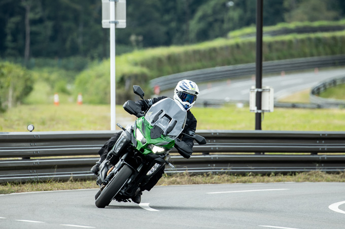 【カワサキ　VERSYS 1000 SE 試乗記】バイクの楽しさはそのまま、疲れを軽減するSHOWAスカイフックテクを採用した2021年式欧州モデルをインプレッションの09画像