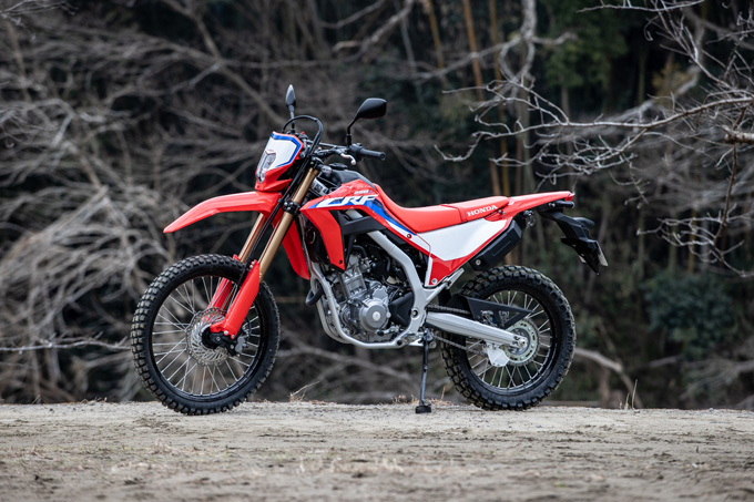 【ホンダ CRF250L 試乗記】-4kgとは思えないほどスリム＆コンパクトに生まれ変わったCRFは、積極的にオフに入りたくなるマシンの03画像