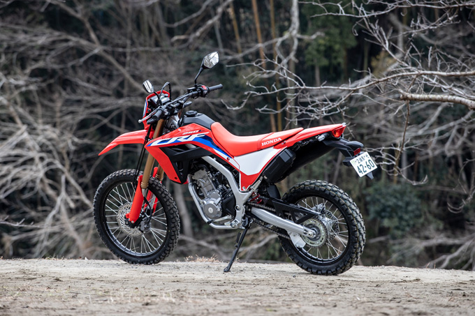 【ホンダ CRF250L 試乗記】-4kgとは思えないほどスリム＆コンパクトに生まれ変わったCRFは、積極的にオフに入りたくなるマシンの04画像