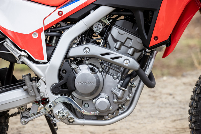 【ホンダ CRF250L 試乗記】-4kgとは思えないほどスリム＆コンパクトに生まれ変わったCRFは、積極的にオフに入りたくなるマシンの19画像