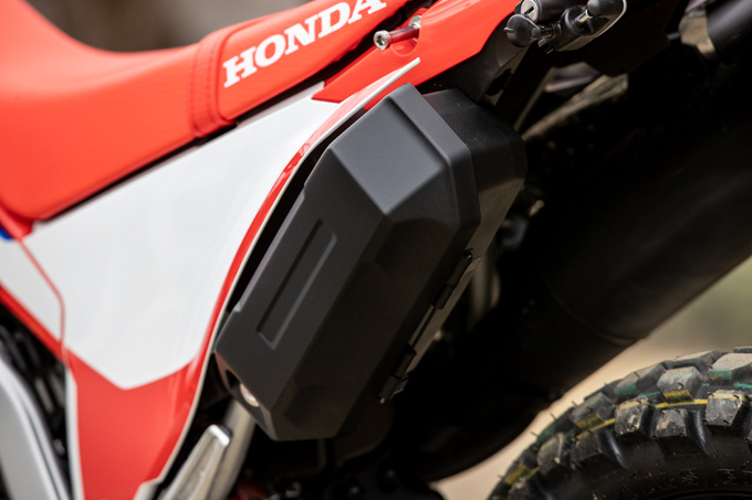 【ホンダ CRF250L 試乗記】-4kgとは思えないほどスリム＆コンパクトに生まれ変わったCRFは、積極的にオフに入りたくなるマシンの21画像