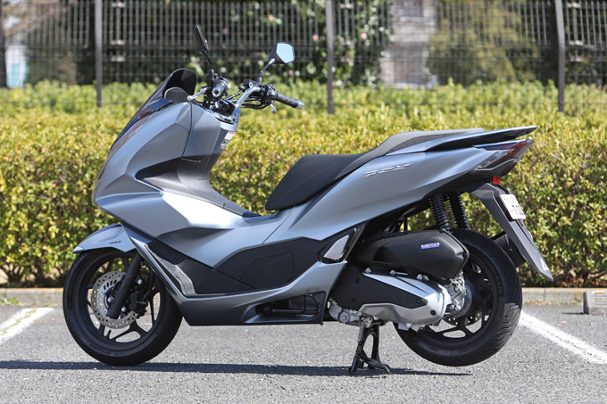 【ホンダ PCX 試乗記】もはや向かうところ敵なし!? 人気モデルがフルモデルチェンジして登場！の04画像