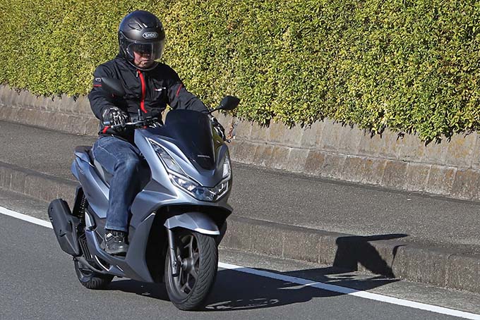 【ホンダ PCX 試乗記】もはや向かうところ敵なし!? 人気モデルがフルモデルチェンジして登場！の05画像