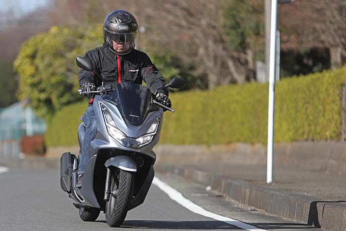 【ホンダ PCX 試乗記】もはや向かうところ敵なし!? 人気モデルがフルモデルチェンジして登場！の09画像