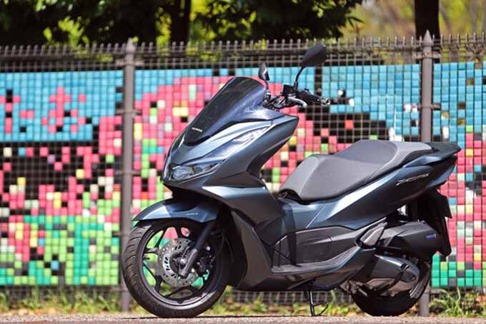 【ホンダ PCX160 試乗記】人気の軽2輪スクーターがフルモデルチェンジ！排気量アップ＆各部がさらに進化して登場のmain画像