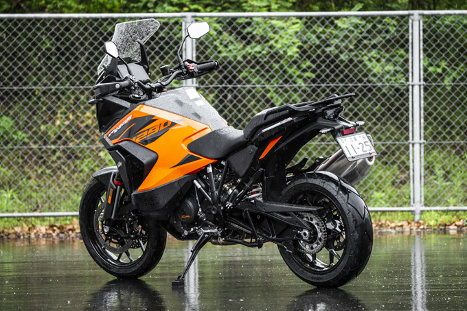 【KTM 1290スーパーアドベンチャーS/R 試乗記】ACCで高速クルーズがさらに楽で安全に！ガチオフ仕様の「R」も過激に優しく全方位進化！の04画像