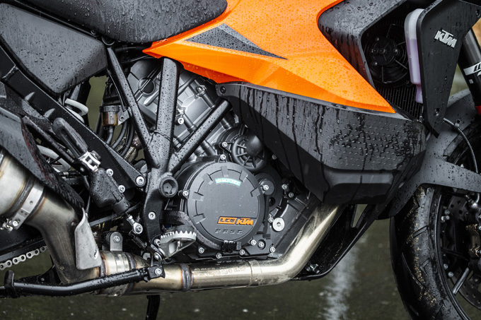 【KTM 1290スーパーアドベンチャーS/R 試乗記】ACCで高速クルーズがさらに楽で安全に！ガチオフ仕様の「R」も過激に優しく全方位進化！の11画像