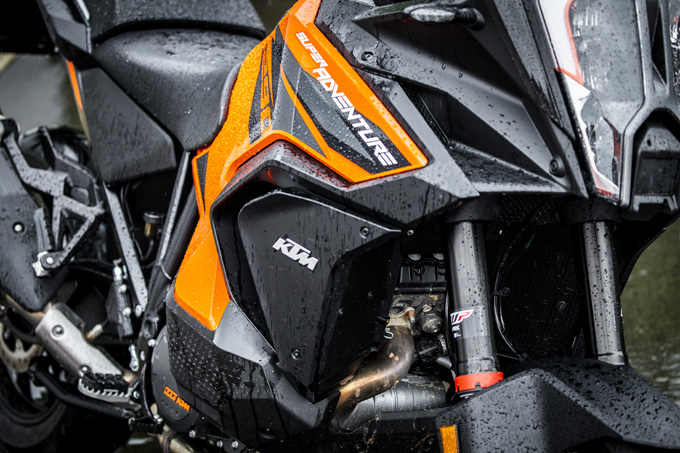 【KTM 1290スーパーアドベンチャーS/R 試乗記】ACCで高速クルーズがさらに楽で安全に！ガチオフ仕様の「R」も過激に優しく全方位進化！の15画像