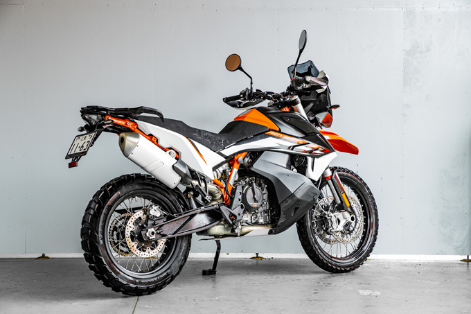 【KTM 890 ADVENTURE/R試乗記】パンチが増して林道トレックもより快適に、アドベンチャーを超えたガチオフ性能だ！の05画像