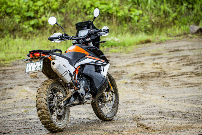 【KTM 890 ADVENTURE/R試乗記】パンチが増して林道トレックもより快適に、アドベンチャーを超えたガチオフ性能だ！の06画像