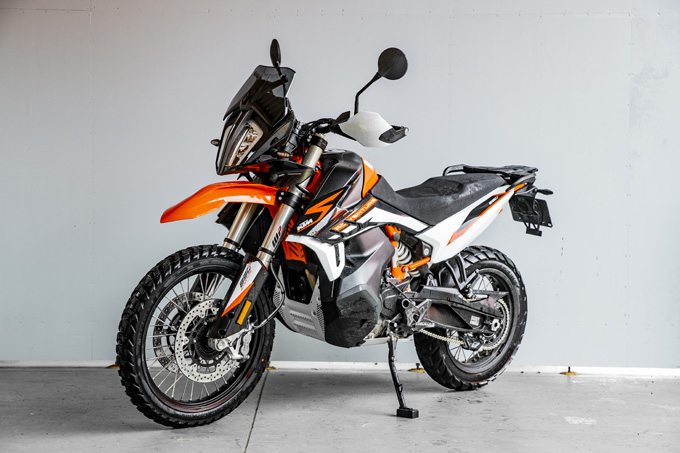 【KTM 890 ADVENTURE/R試乗記】パンチが増して林道トレックもより快適に、アドベンチャーを超えたガチオフ性能だ！の07画像