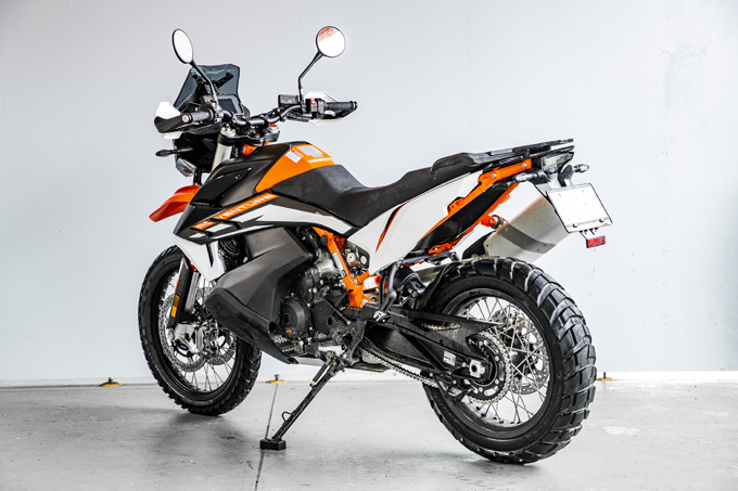 【KTM 890 ADVENTURE/R試乗記】パンチが増して林道トレックもより快適に、アドベンチャーを超えたガチオフ性能だ！の08画像